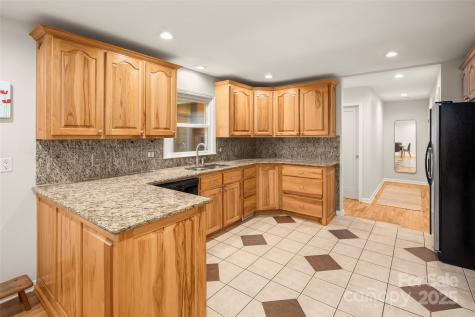 18 Oakwilde Drive Asheville NC 28803