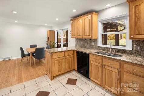 18 Oakwilde Drive Asheville NC 28803