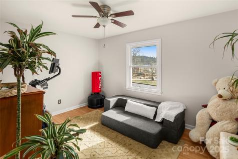 18 Oakwilde Drive Asheville NC 28803