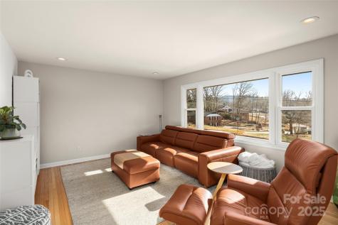 18 Oakwilde Drive Asheville NC 28803