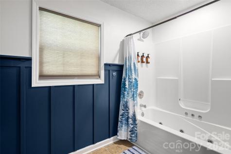 28 Grove Garden Avenue Candler NC 28715