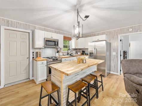 1030 Hughes Gap Road Bakersville NC 28705