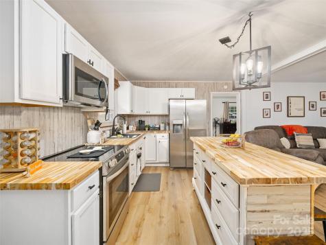 1030 Hughes Gap Road Bakersville NC 28705