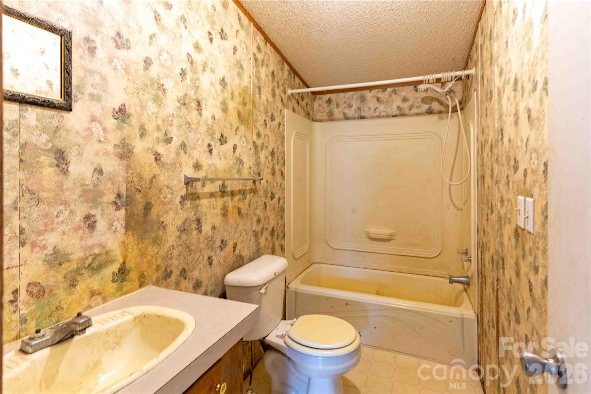 190 Pinewood Knoll Drive Hendersonville NC 28739