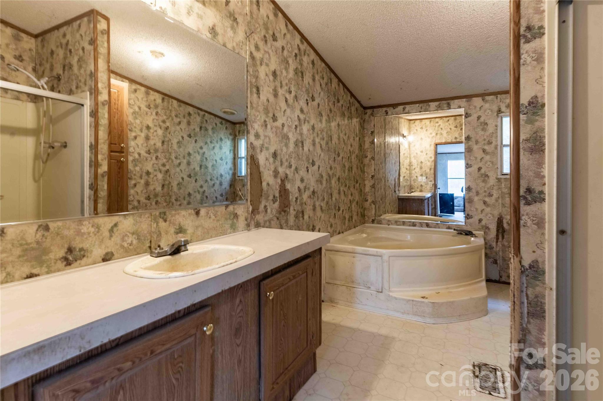 190 Pinewood Knoll Drive Hendersonville NC 28739