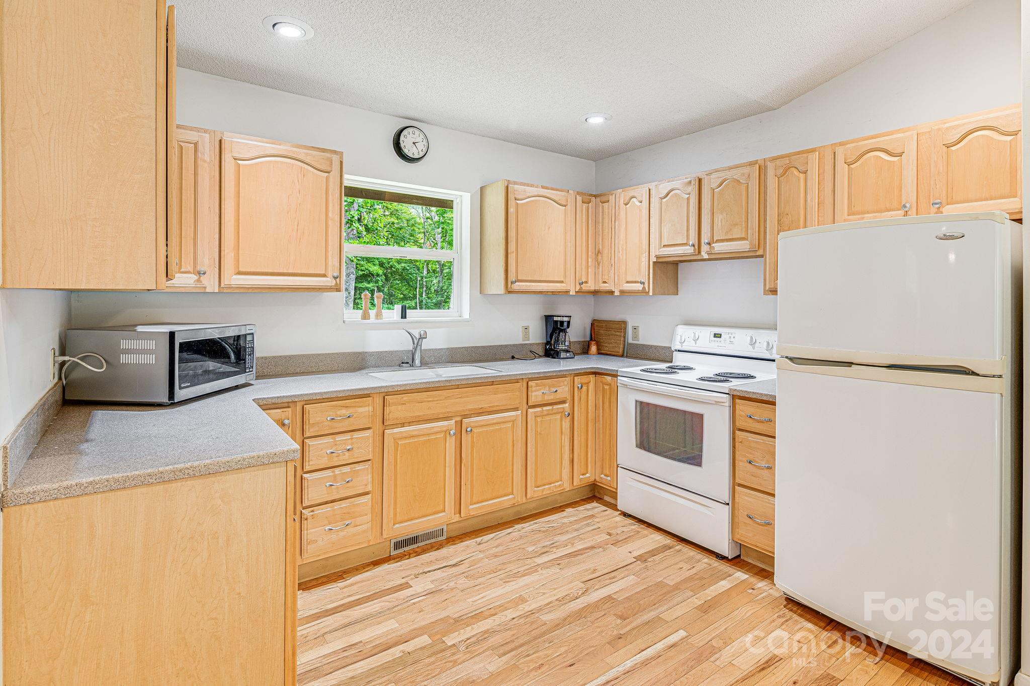 70 Landis Lane Burnsville NC 28714