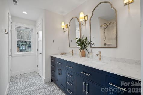 729 Poodle Way Asheville NC 28806