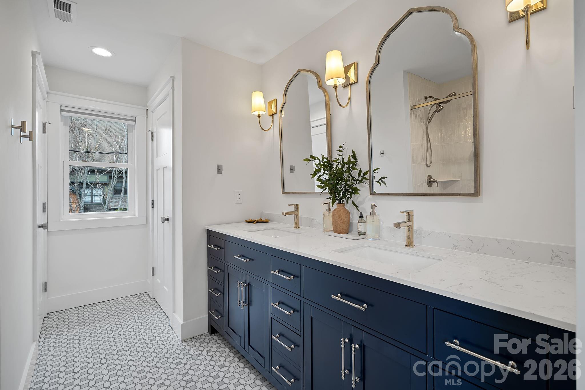 729 Poodle Way Asheville NC 28806