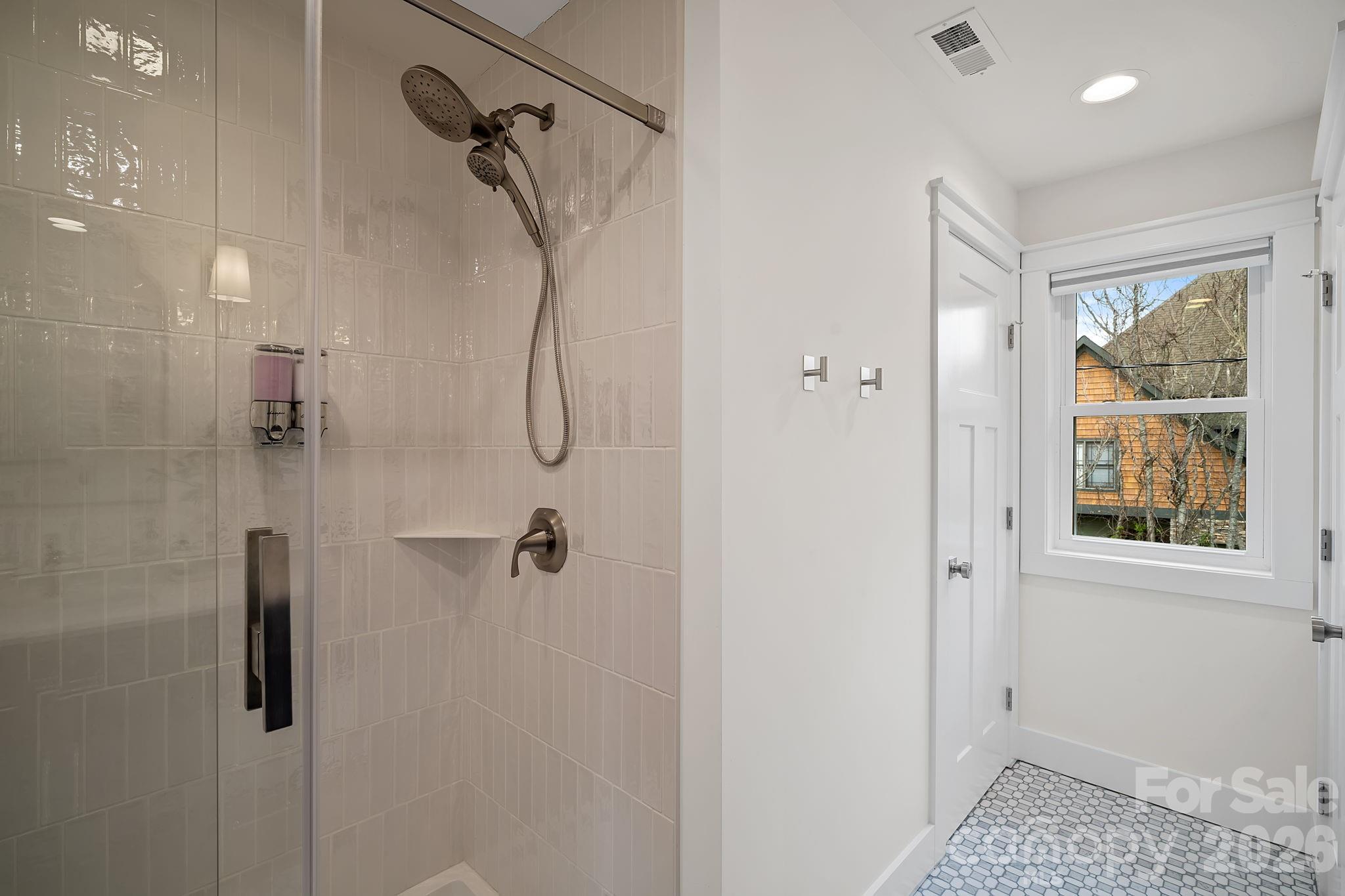 729 Poodle Way Asheville NC 28806