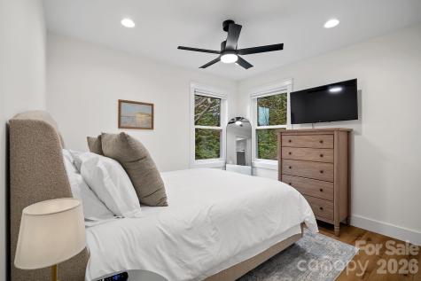 729 Poodle Way Asheville NC 28806