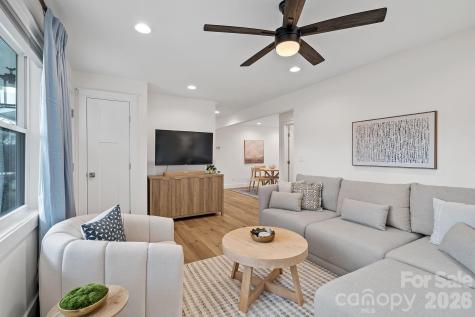 729 Poodle Way Asheville NC 28806