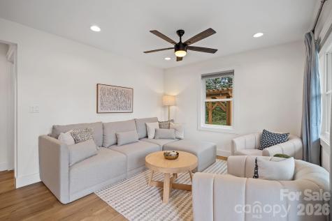 729 Poodle Way Asheville NC 28806