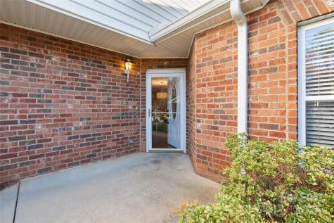 54 Lake Pointe Circle Hendersonville NC 28792