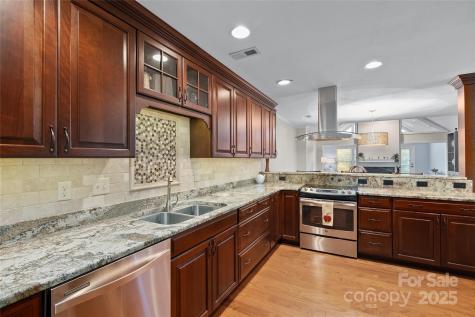 54 Lake Pointe Circle Hendersonville NC 28792