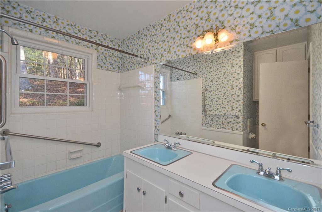 36 Woodcrest Road Asheville NC 28804