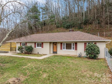 82 Greasy Cove Road Leicester NC 28748