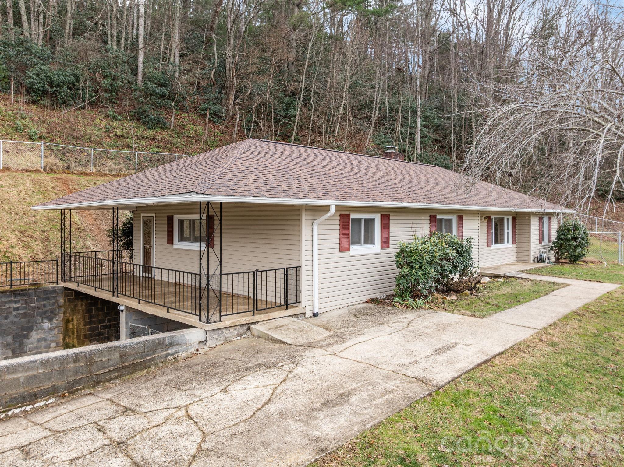 82 Greasy Cove Road Leicester NC 28748