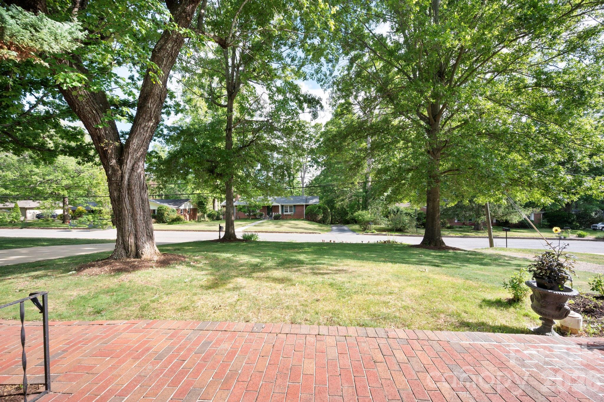 25 Bevlyn Drive Asheville NC 28803