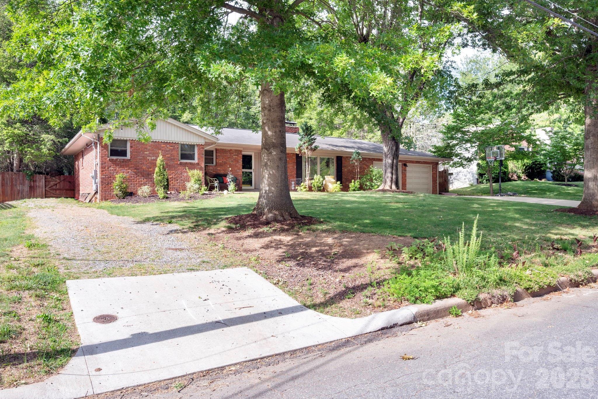 25 Bevlyn Drive Asheville NC 28803