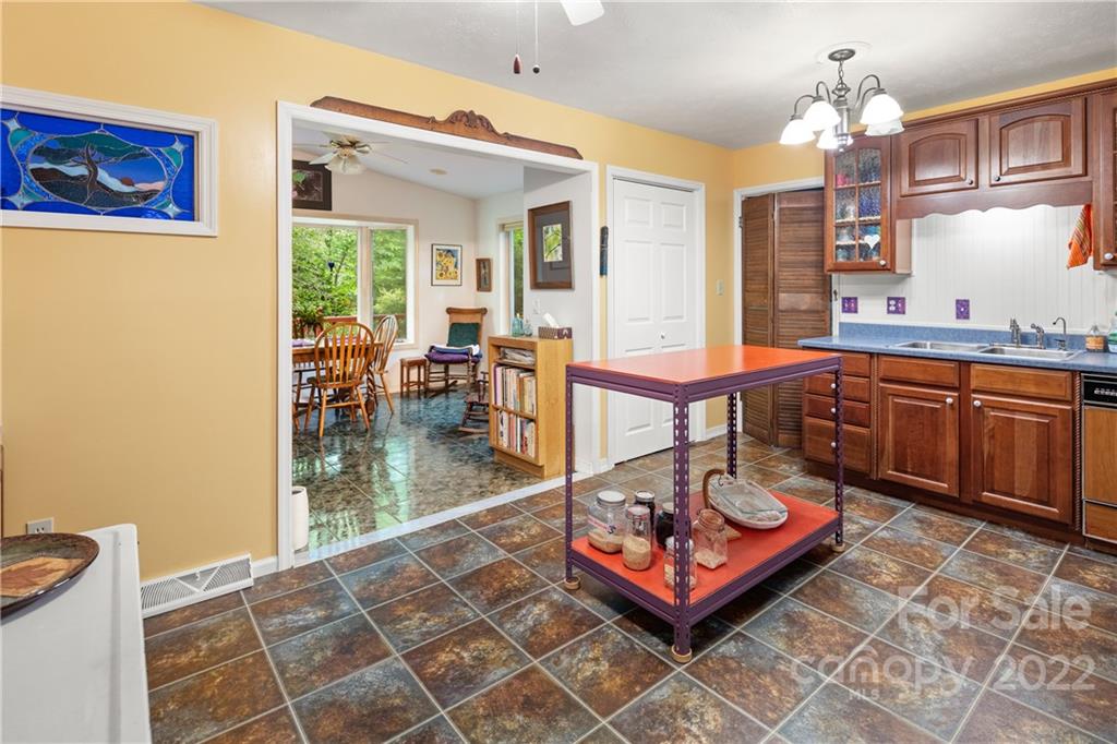 13 Hillview Road Asheville NC 28805