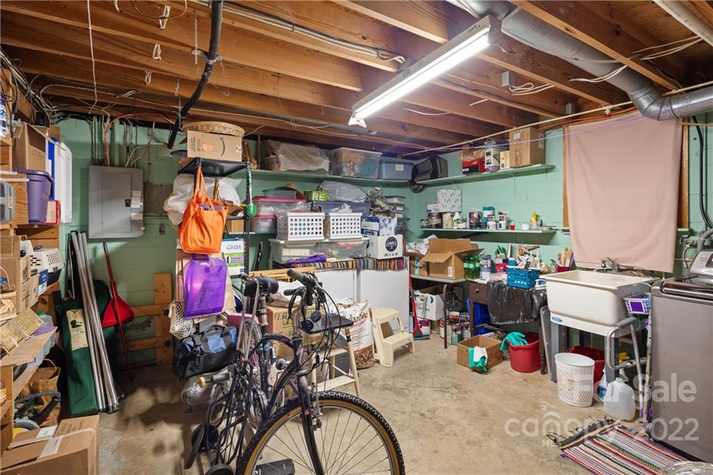 13 Hillview Road Asheville NC 28805