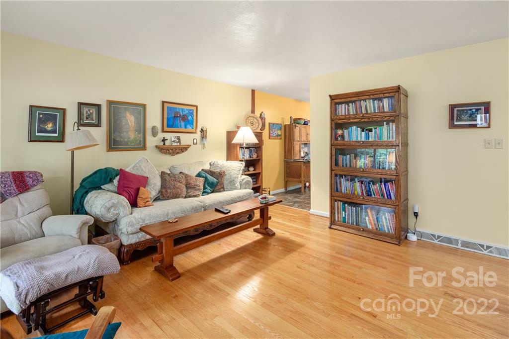 13 Hillview Road Asheville NC 28805