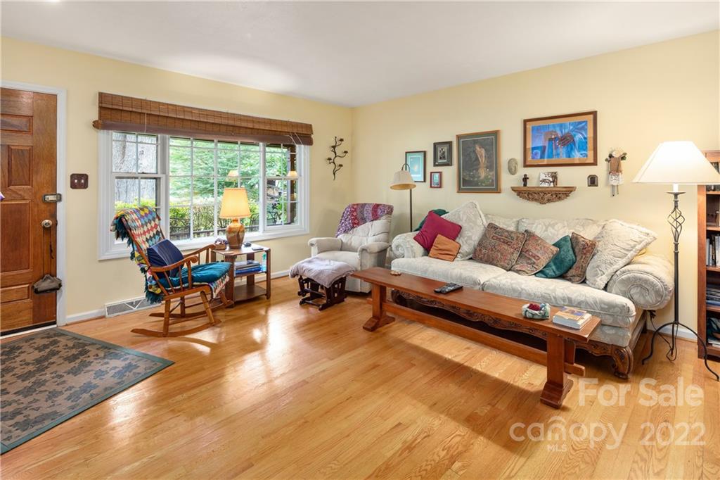13 Hillview Road Asheville NC 28805
