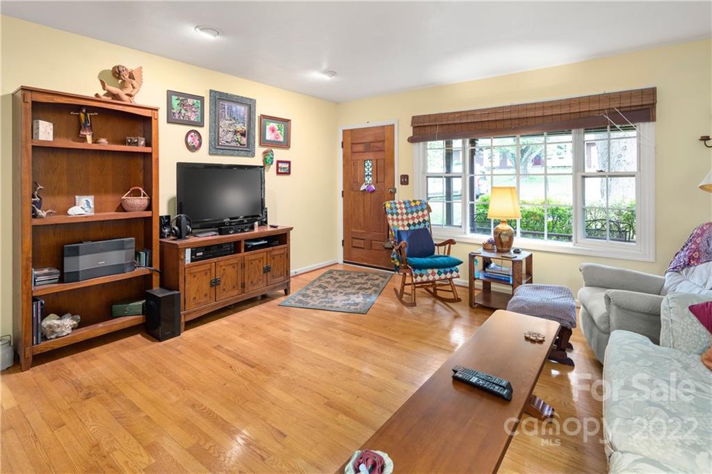 13 Hillview Road Asheville NC 28805
