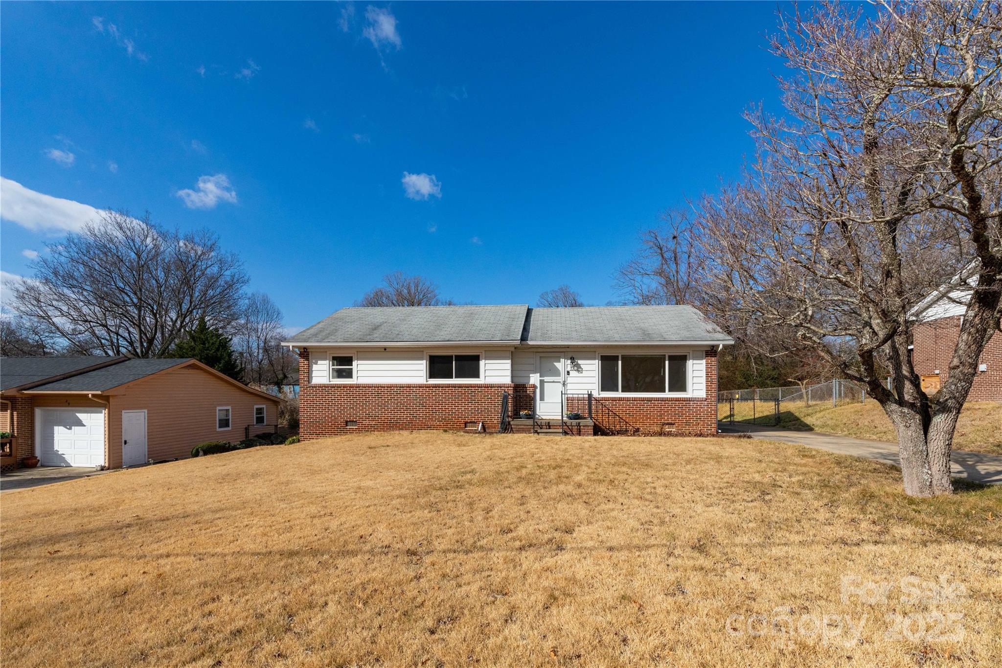 27 Wagon Road Asheville NC 28805