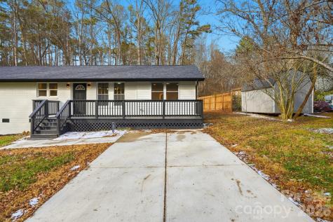 704 W Border Street Dallas NC 28034