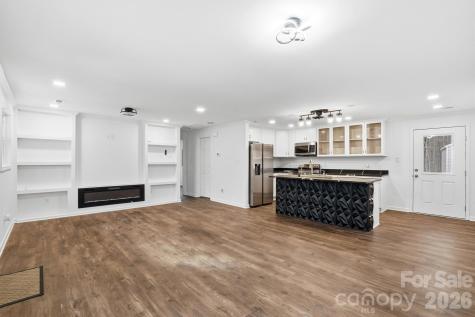 704 W Border Street Dallas NC 28034