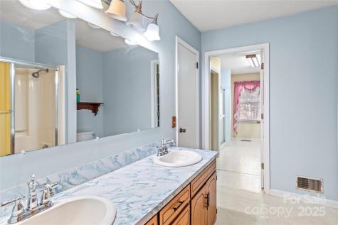 5091 Us Highway 21 Thurmond NC 28683