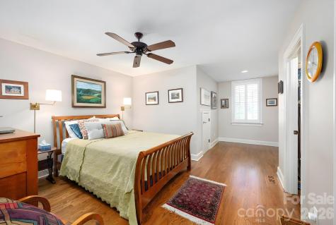 28 Meadow Village Lane Asheville NC 28803