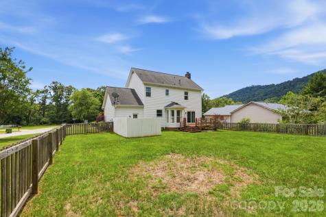 16 Trappers Run Drive Asheville NC 28805