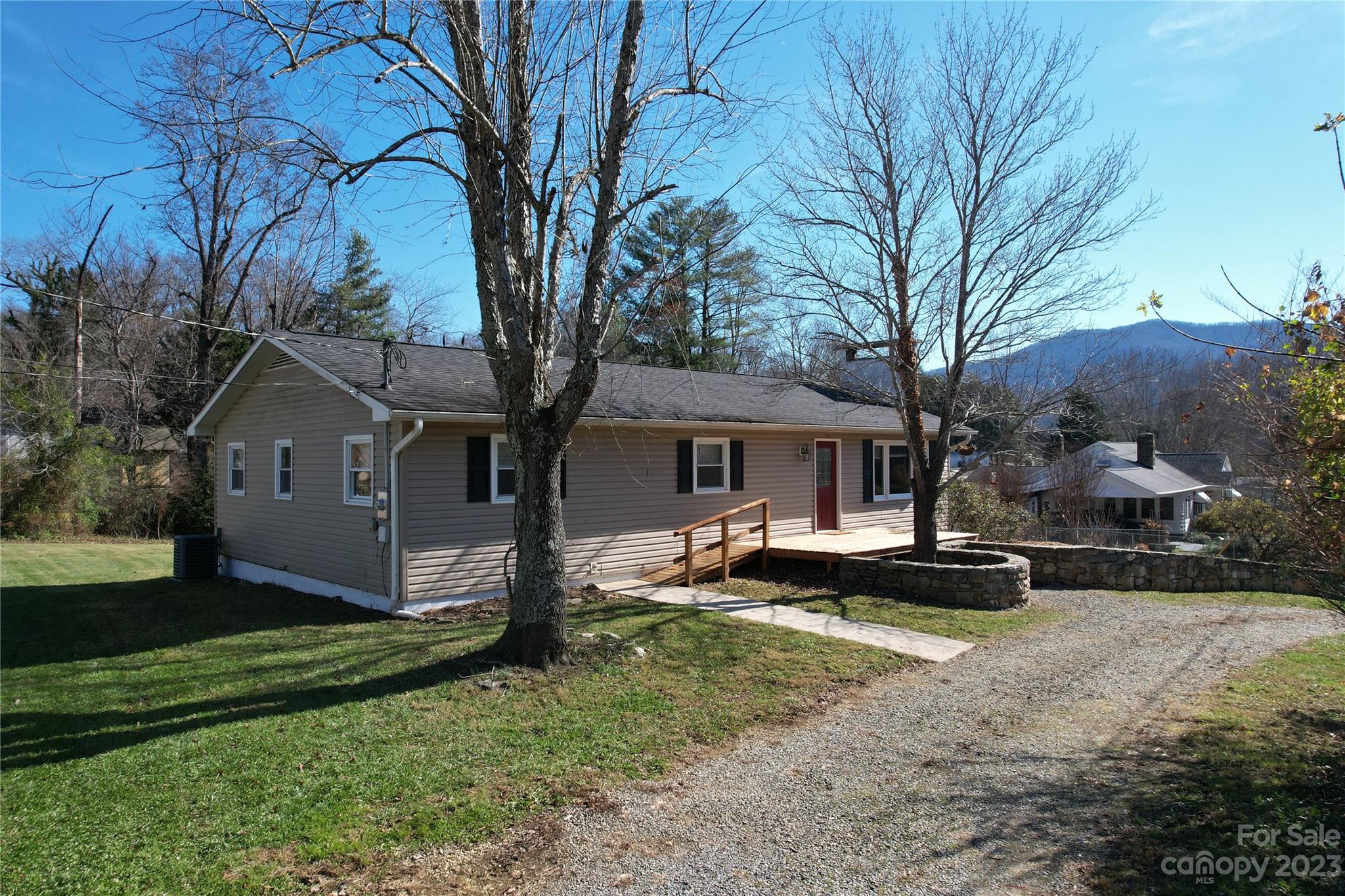 306 Hawthorne Avenue Swannanoa NC 28778