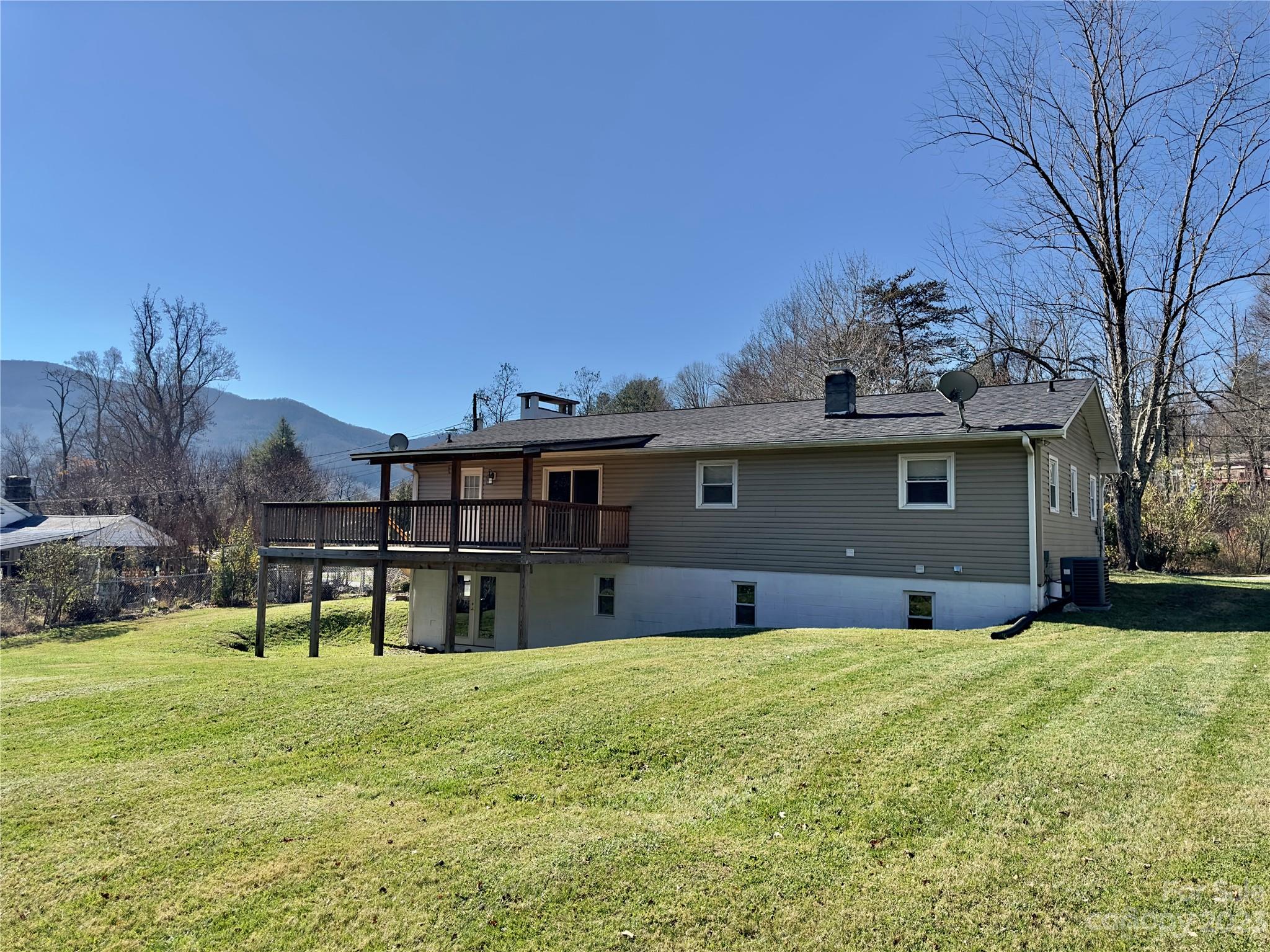306 Hawthorne Avenue Swannanoa NC 28778
