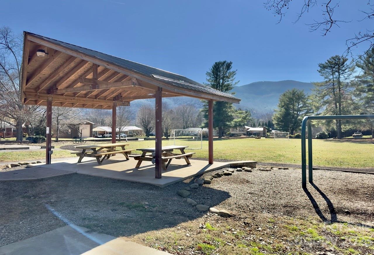 306 Hawthorne Avenue Swannanoa NC 28778