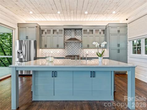 251 Toxaway Court Lake Toxaway NC 28747