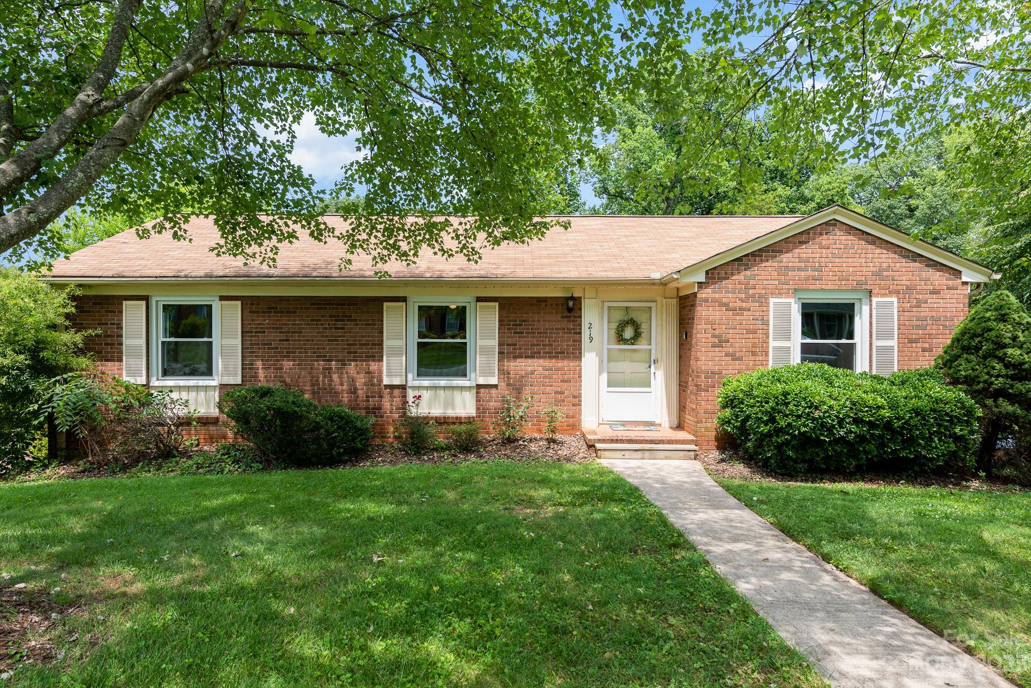 219 Woodhaven Drive Lexington NC 27295