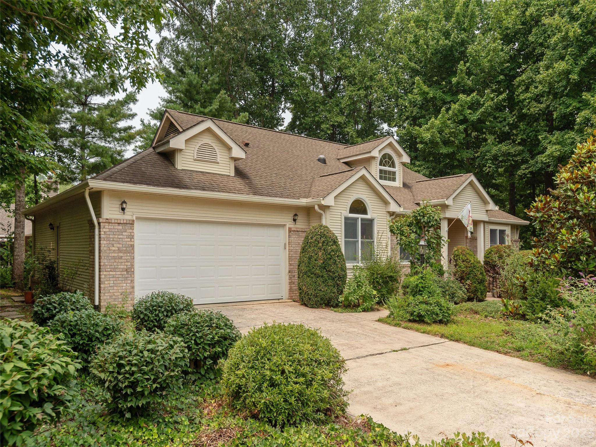 250 Governors Drive Hendersonville NC 28791