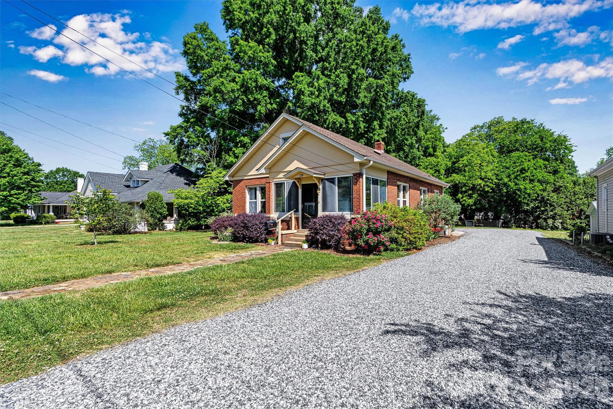 220 W 8th Street Newton NC 28658