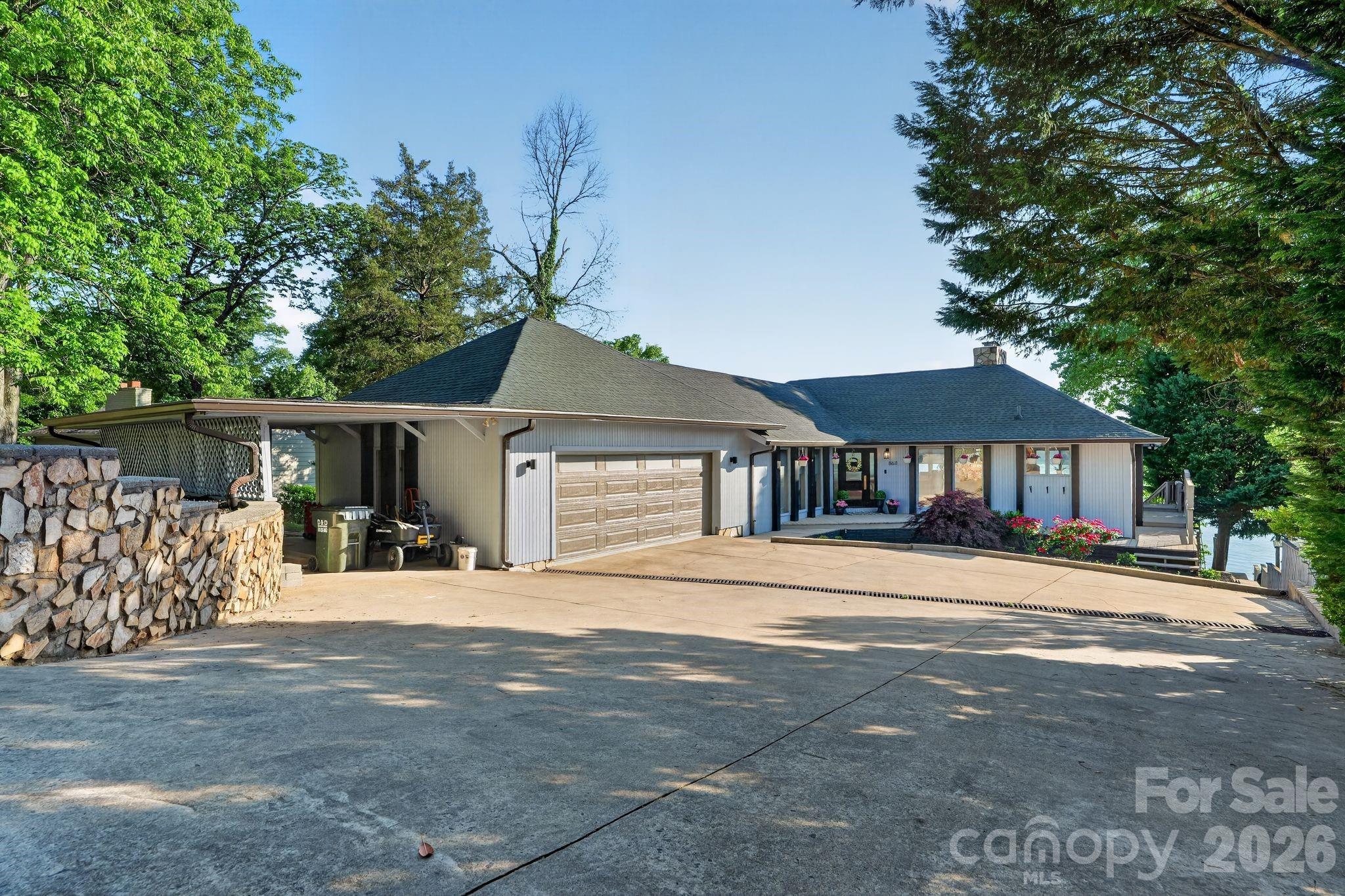 8611 Island Point Road Charlotte NC 28278