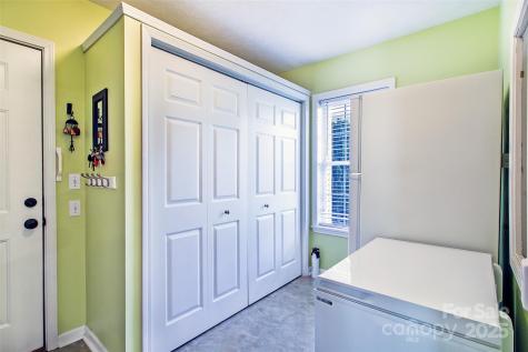 25 N Willow Brook Drive Asheville NC 28806