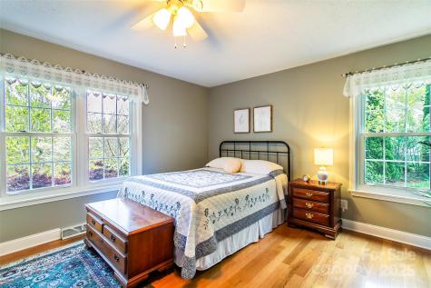 25 N Willow Brook Drive Asheville NC 28806