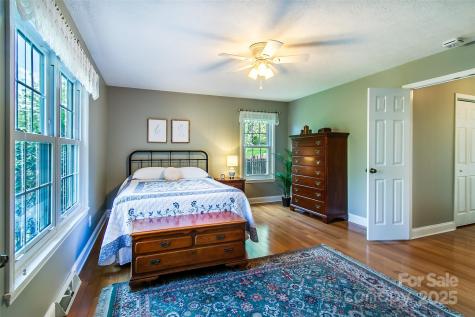 25 N Willow Brook Drive Asheville NC 28806