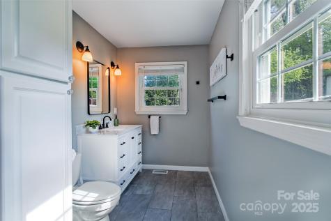 25 N Willow Brook Drive Asheville NC 28806