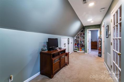 25 N Willow Brook Drive Asheville NC 28806