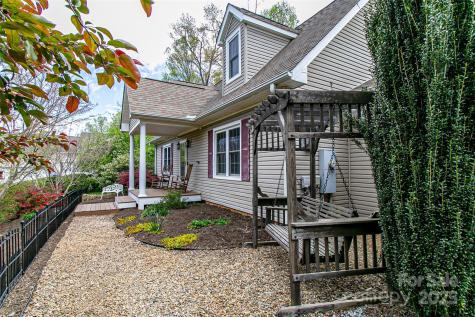 25 N Willow Brook Drive Asheville NC 28806
