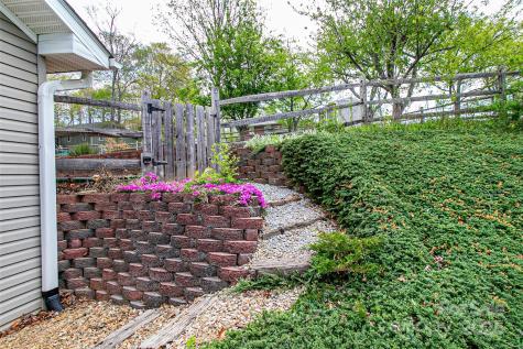 25 N Willow Brook Drive Asheville NC 28806