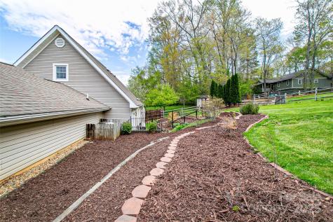 25 N Willow Brook Drive Asheville NC 28806